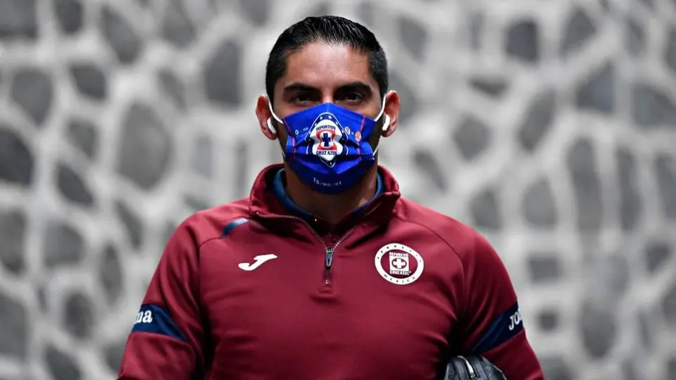 Cruz Azul: Jesús Corona tuvo polémico diálogo con el árbitro durante el volado