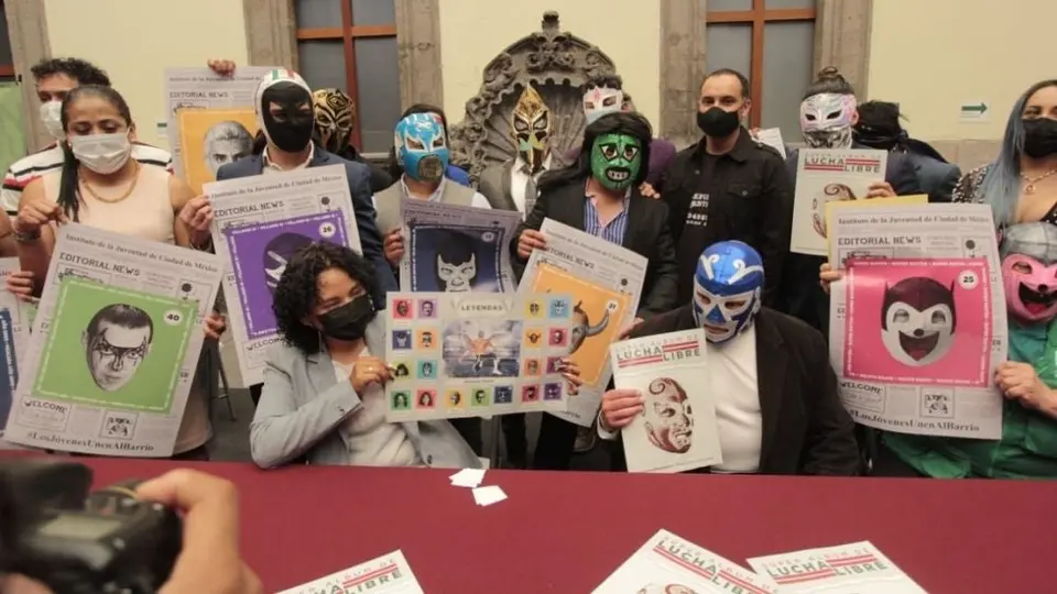 INJUVE presentó álbum de la Lucha Libre, con homenaje incluido