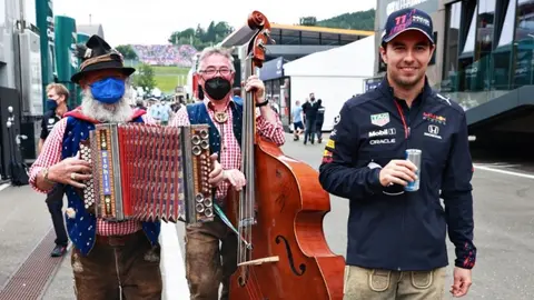 Checo Pérez: Red Bull celebró las 200 carreras del mexicano en la Fórmula Uno