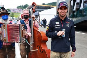 Checo Pérez: Red Bull celebró las 200 carreras del mexicano en la Fórmula Uno