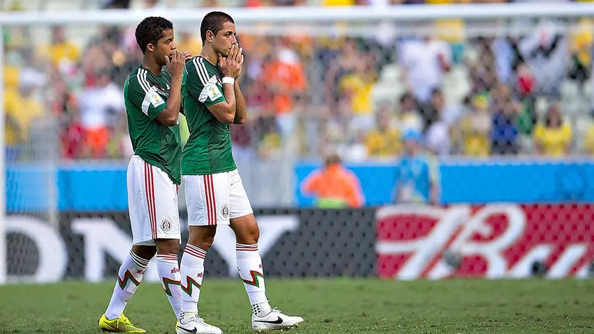 El Chicharito y Giovani dos Santos tras la eliminación en Brasil 2014 | MEXSPORT