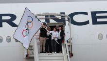 París 2024: Bandera Olímpica llegó a Francia tras final de JO de Tokio 2020
