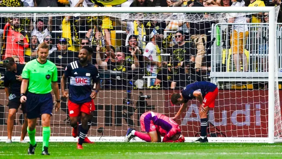 Video: Andrew Farrell protagonizó ridículo autogol en la MLS