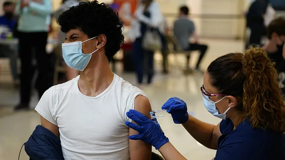 Coronavirus: Pfizer buscará autorización de Cofepris para vacunar a menores entre 12 y 15 años