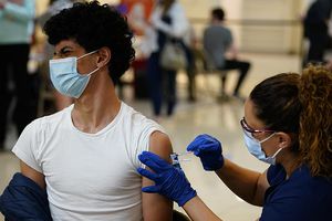 Coronavirus: Pfizer buscará autorización de Cofepris para vacunar a menores entre 12 y 15 años