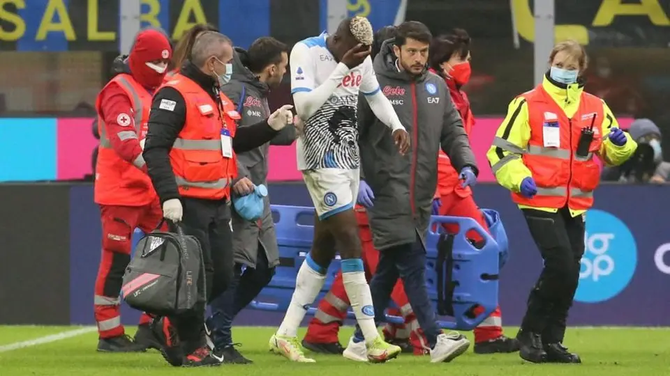 Napoli: Victor Osimhen sufrió fracturas múltiples en la cara y será operado