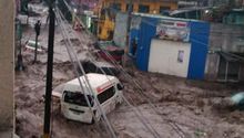 Ecatepec: Fuertes lluvias provocaron desborde de canal de aguas negras e inundaciones