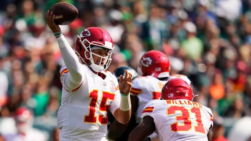 Chiefs: Mahomes lanzó 5 pases de anotación en el triunfo sobre Eagles