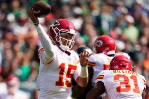 Chiefs: Mahomes lanzó 5 pases de anotación en el triunfo sobre Eagles