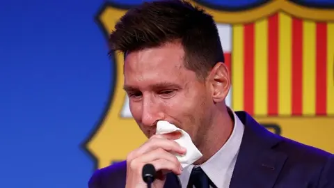 Messi: Venden réplica del pañuelo que usó en su conferencia de despedida del Barcelona