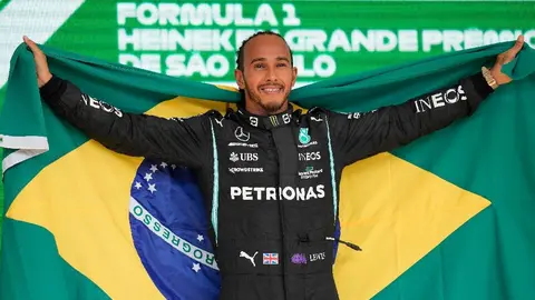 Aficionada de la F1 enloqueció con la victoria de Hamilton mientras se casaba