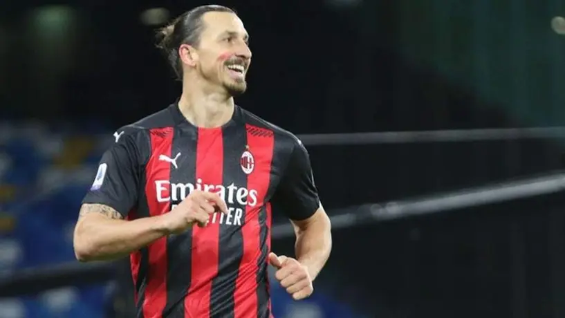 Zlatan: Excompañero del sueco aseguró que lo besó en la boca