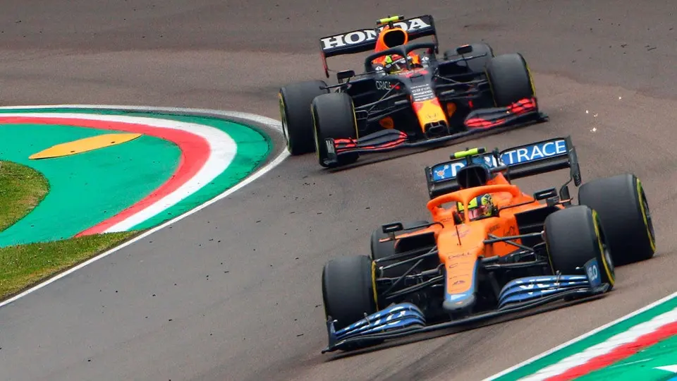 F1: Checo Pérez, penalizado por rebasar con Safety Car en pista