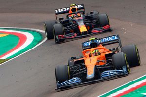 F1: Checo Pérez, penalizado por rebasar con Safety Car en pista