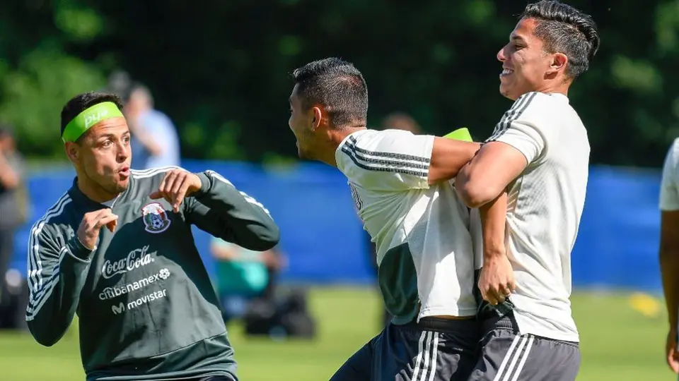 Chicharito y Tecatito se agarraron a golpes en el Tri, afirma Beto Valdes, ex TUDN