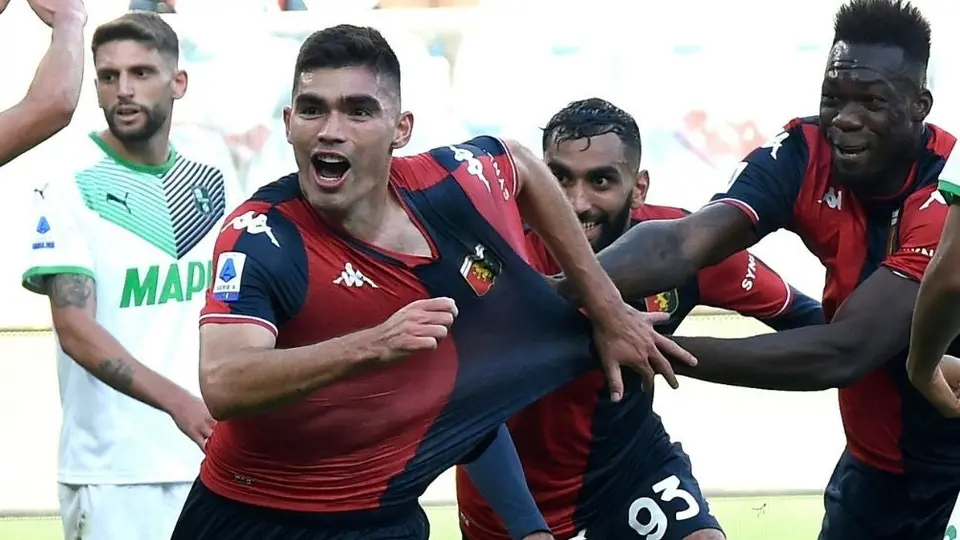 Johan Vásquez: Genoa recordó el primer gol del mexicano con canción de Maná
