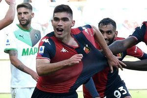 Johan Vásquez: Genoa recordó el primer gol del mexicano con canción de Maná