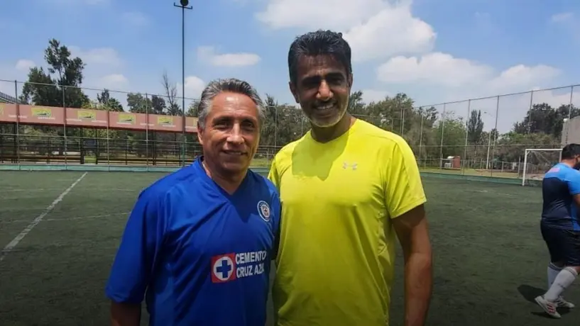 Manuel Negrete y el Embajador de Qatar se enfrentaron en partido amistoso