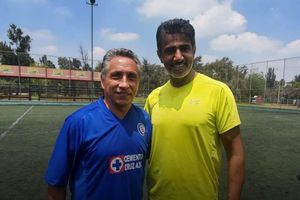 Manuel Negrete y el Embajador de Qatar se enfrentaron en partido amistoso