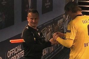 Erling Haaland: Árbitro donará tarjetas firmadas por el noruego para subasta a beneficio