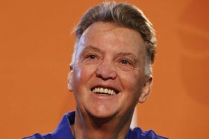 Video: Louis Van Gaal se burló de Frenkie de Jong por seguir el GP de Países Bajos