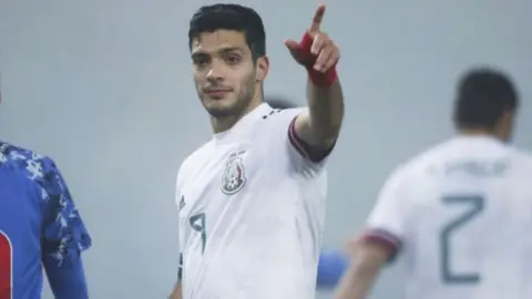 Wolves y Premier se unen para evitar castigo de FIFA por 'caso' de Raúl Jiménez