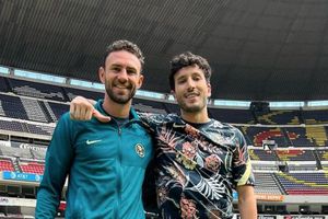 Sebastián Yatra visitó al América y a Miguel Layún