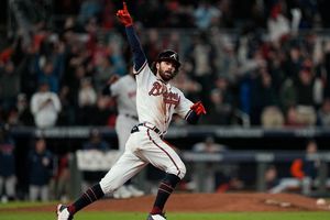 Serie Mundial: Atlanta vino de atrás para vencer a Houston y ponerse a un triunfo del título