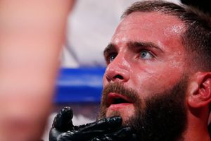 Caleb Plant: Entrenador reveló por qué fue llevado al hospital tras perder ante Canelo Álvarez