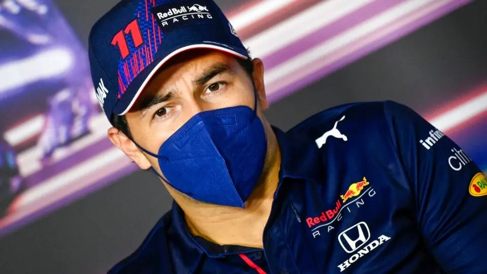 Checo Pérez contra Mazepin tras no dejarlo pasar: "Otra vez este idiota"