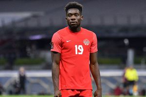 Alphonso Davies regaló boletos en su antigua escuela para juego ante México