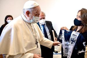 Rayados: Papa Francisco recibió playera de La Pandilla