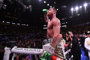 Canelo Álvarez: Reveló que abrirá cerca de 100 gasolineras en México