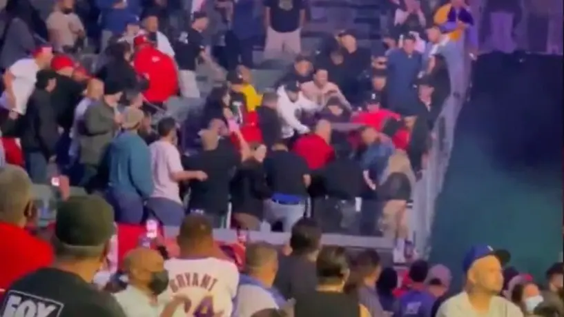 Andy Ruiz vs Chris Arreola: Se desató la bronca entre aficionados en plena pelea