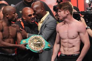 CEO de Mayweather Promotions: 'Pelea vs Canelo, la más fácil para Floyd'