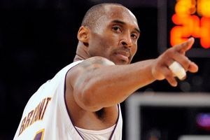 Kobe Bryant, por ser inmortalizado en el Salón de la Fama del Baloncesto Naismith Memorial
