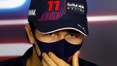 Checo Pérez explotó contra Bottas: "¿Por qué arriesgarse a hacer cosas estúpidas?"
