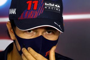 Checo Pérez explotó contra Bottas: "¿Por qué arriesgarse a hacer cosas estúpidas?"