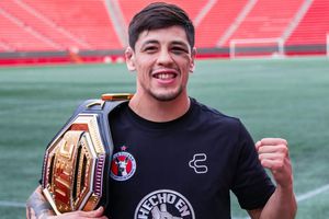 Xolos: Presumió visita de Brandon Moreno, Campeón de la UFC