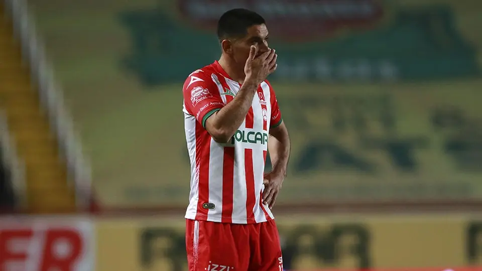 Necaxa: Sería multado con cerca de 90 mil pesos playera de Jairo González vs Gallos