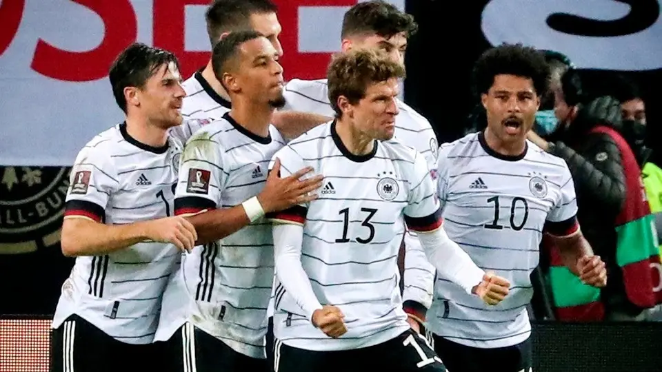 Qatar 2022: Alemania remontó y venció a Rumania para mantenerse en la cima del Grupo