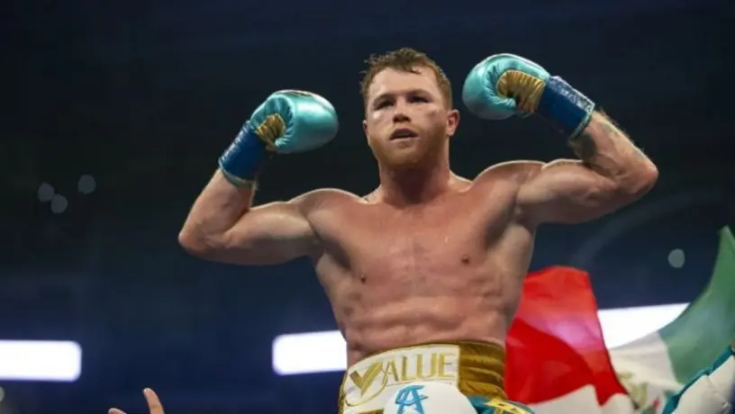Video: Canelo Álvarez se lució con bolo 'a billetazos' en bautizo