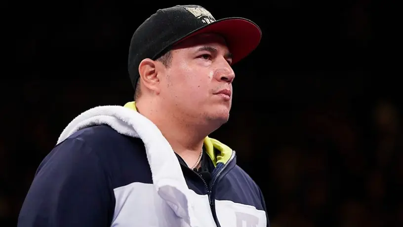Eddy Reynoso, entrenador del Canelo, fue condecorado en el Senado de la República