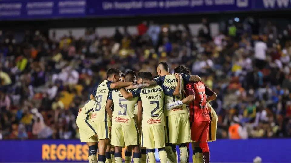 América calentó con playera floreada previo al partido vs Querétaro