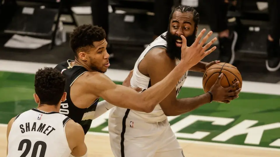 Playoffs NBA: Milwaukee derrotó a Brooklyn y forzó séptimo juego