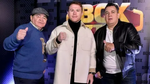 Box Azteca: Celebró 15 años con función e invitados de lujo