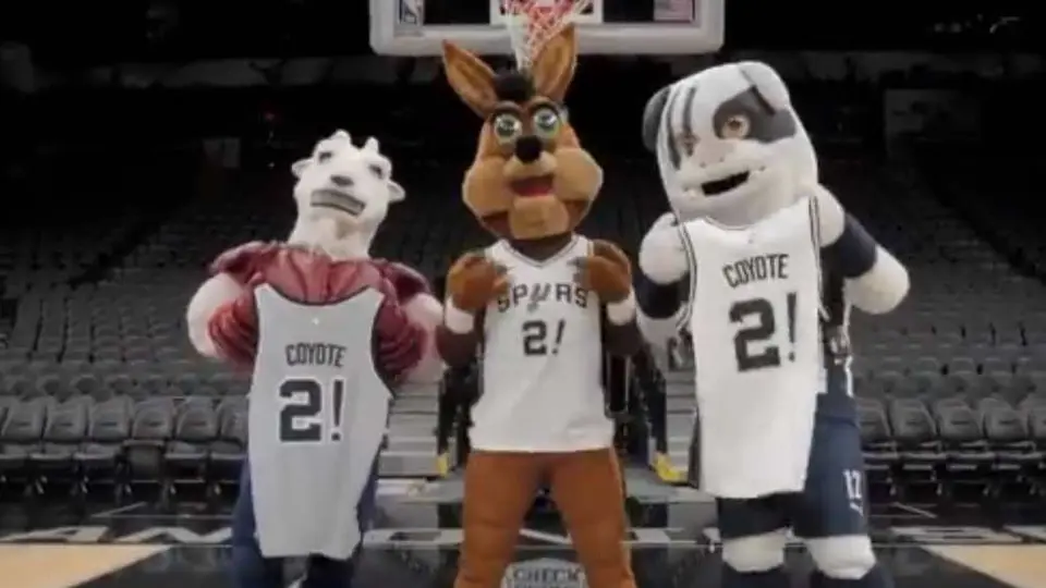 Video: Mascotas de Chivas y Rayados recorrieron San Antonio previo a su partido amistoso