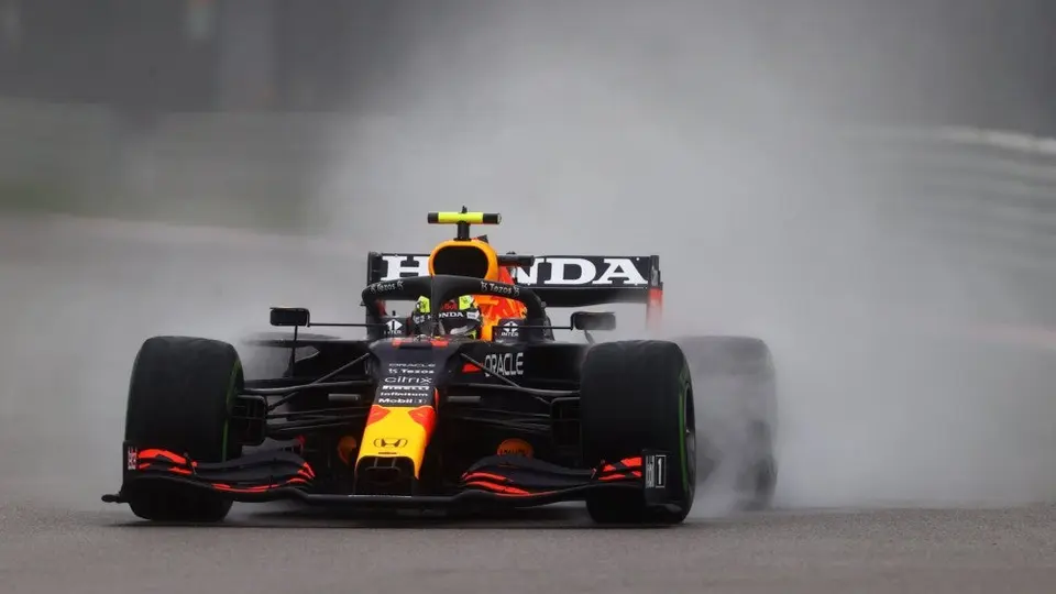 Checo Pérez tras terminar noveno en Sochi: 'Por malas decisiones perdimos el podio'