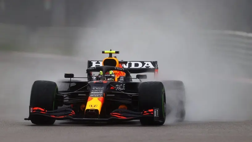 Checo Pérez tras terminar noveno en Sochi: 'Por malas decisiones perdimos el podio'