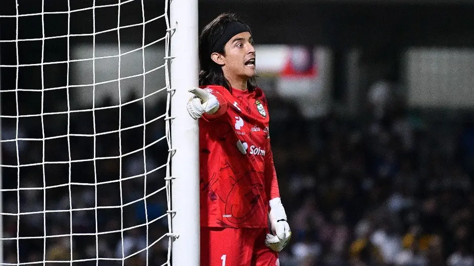 Pedro Caixinha comparó condiciones de Carlos Acevedo con las de Jan Oblak